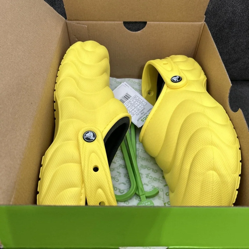 Crocs Classic Lined Overpuff Clog Men 11 Cyber Yellow Slip On Comfort 210059-77J